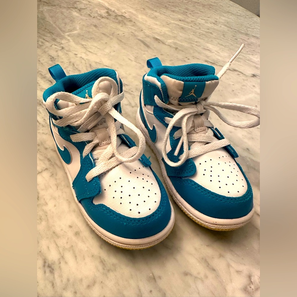 Jordan 1 Mid “Aquatone” size 8